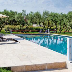 Perimeter alarm for protecting swimming pool 